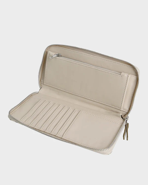 Billabong Womens Zip Around Bi-Fold Wallet
